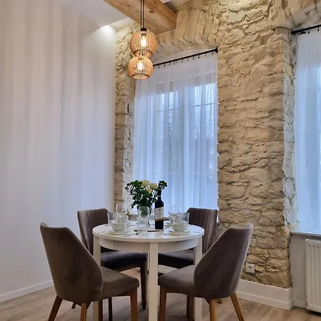Apartment Bialy Kruk Vis-a-vis Jasnej Gory 2b *