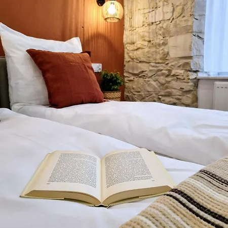 Bialy Kruk Vis-a-vis Jasnej Gory 2b * Częstochowa