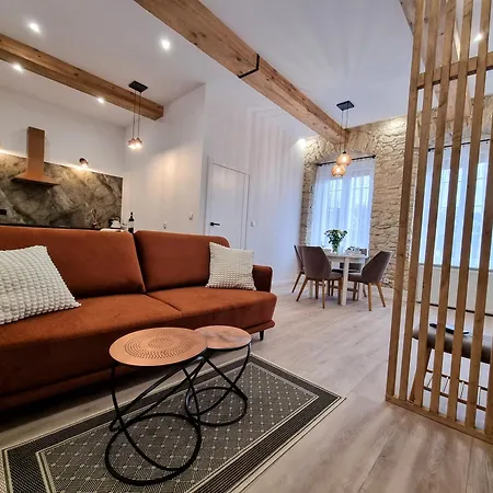 Apartment Bialy Kruk Vis-a-vis Jasnej Gory 2b *