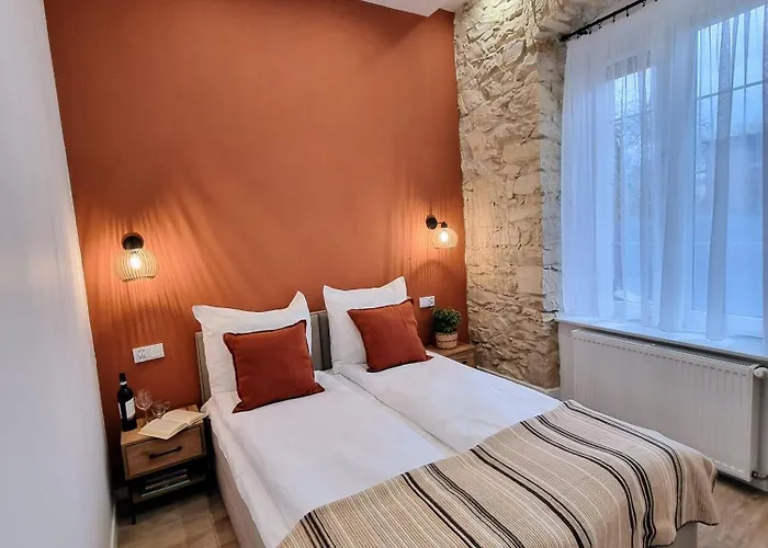 Bialy Kruk Vis-a-vis Jasnej Gory 2b