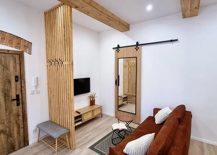 Bialy Kruk Vis-a-vis Jasnej Gory 2b